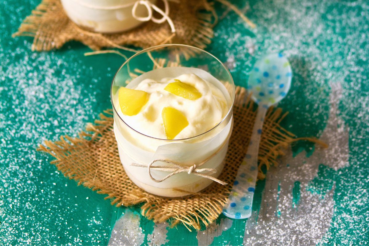 Apple snow in a glass, decorated with fruit pieces.